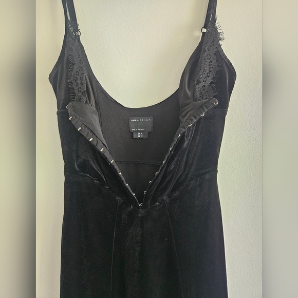 ASOS Design | Dress Black Velvet Cami - Size 6 - Picture 5 of 6